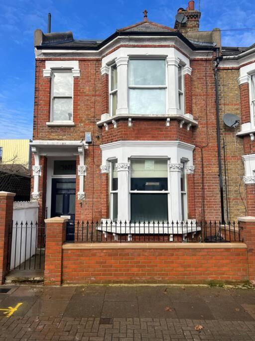 Four Bedroom Modern Victorian Wandsworth House Londres Extérieur photo