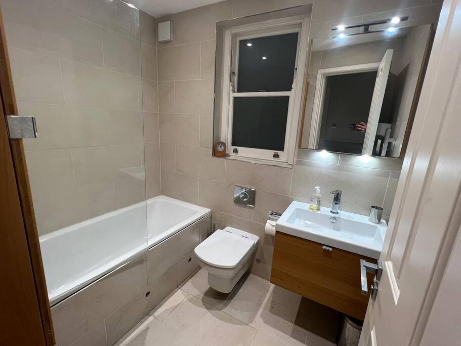 Four Bedroom Modern Victorian Wandsworth House Londres Extérieur photo