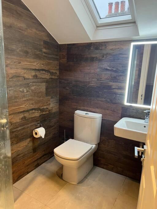 Four Bedroom Modern Victorian Wandsworth House Londres Extérieur photo