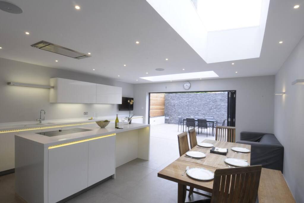 Four Bedroom Modern Victorian Wandsworth House Londres Extérieur photo